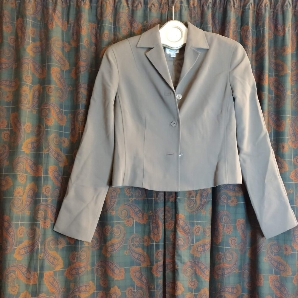 Renfrew Two Button Cropped Blazer Size 6